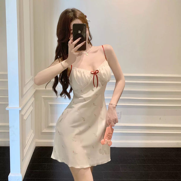 فستان نوم ساتان بنعومة فاخرة وأناقة بسيطة