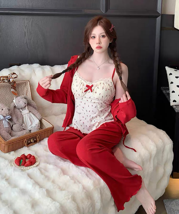 بجامة قطن ناعمة باللون الأحمر الكرزي بتصميم أنثوي جذاب