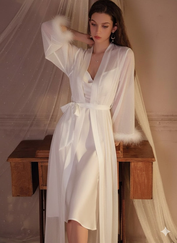 فستان ستان ناعم حرير وروب تل ناعم مزين بفرو علي الأكمام